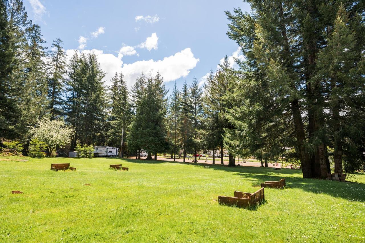 Redwood Meadows Rv Resort Кресент-Сити Экстерьер фото